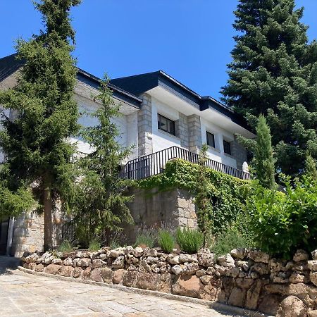 Los Cedros, Gran Chalet Con Piscina Y Apartamento En Navacerrada Vila Exterior foto