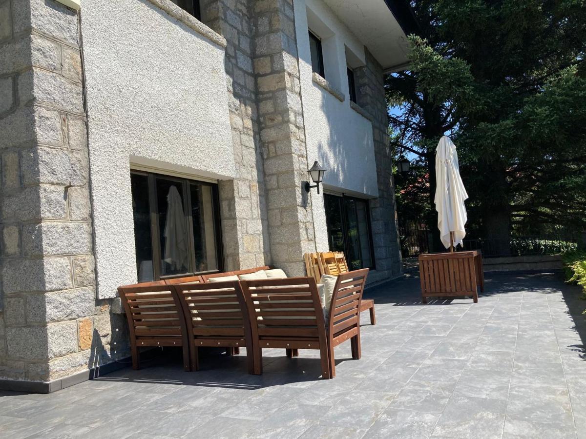 Los Cedros, Gran Chalet Con Piscina Y Apartamento En Navacerrada Vila Exterior foto