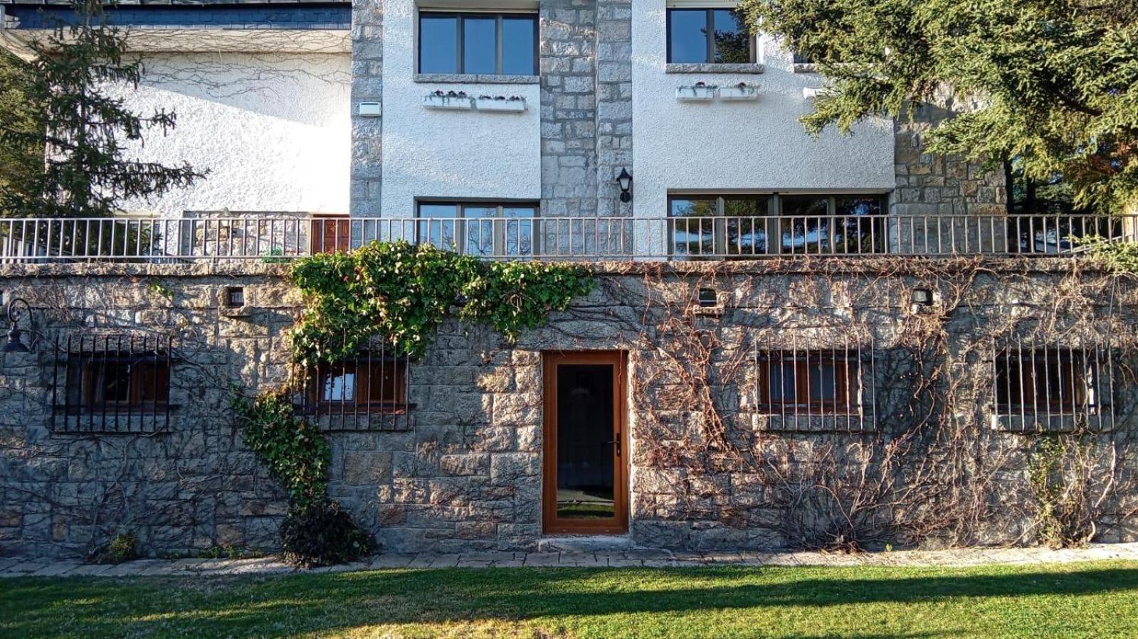 Los Cedros, Gran Chalet Con Piscina Y Apartamento En Navacerrada Vila Exterior foto