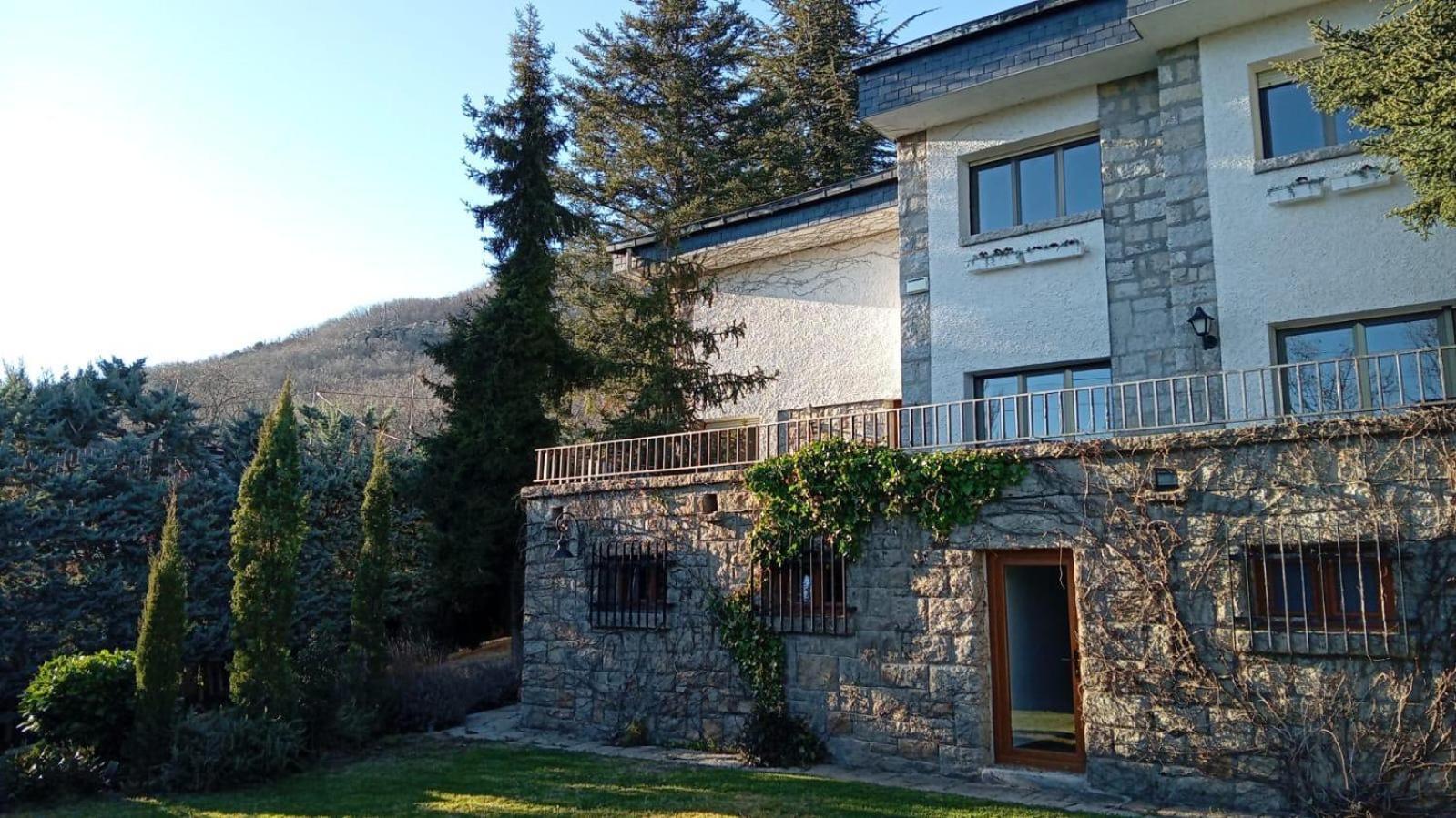 Los Cedros, Gran Chalet Con Piscina Y Apartamento En Navacerrada Exterior foto